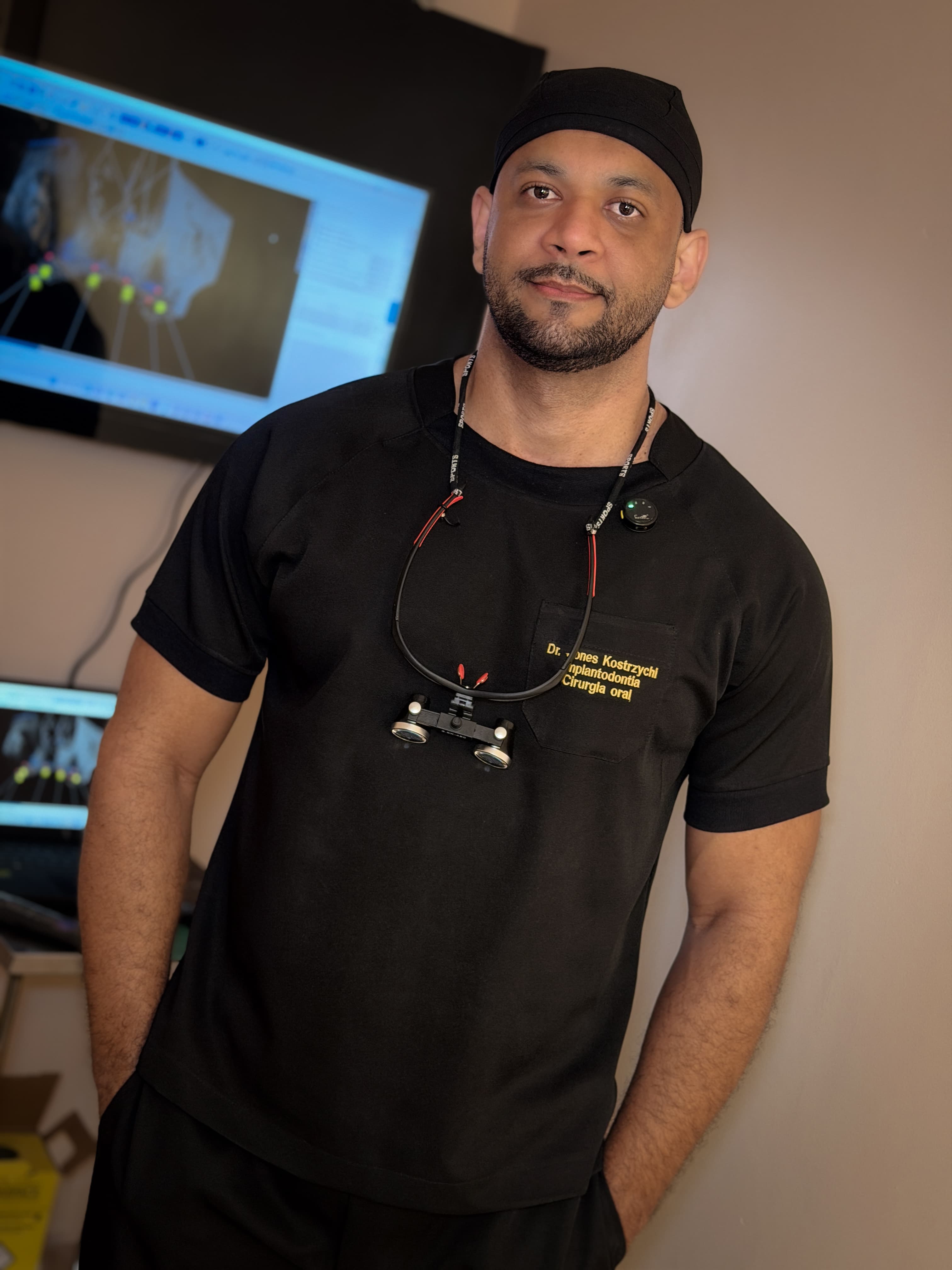 Dr. Jones — Implantodontista, Sorrir Odontologia Porto Velho